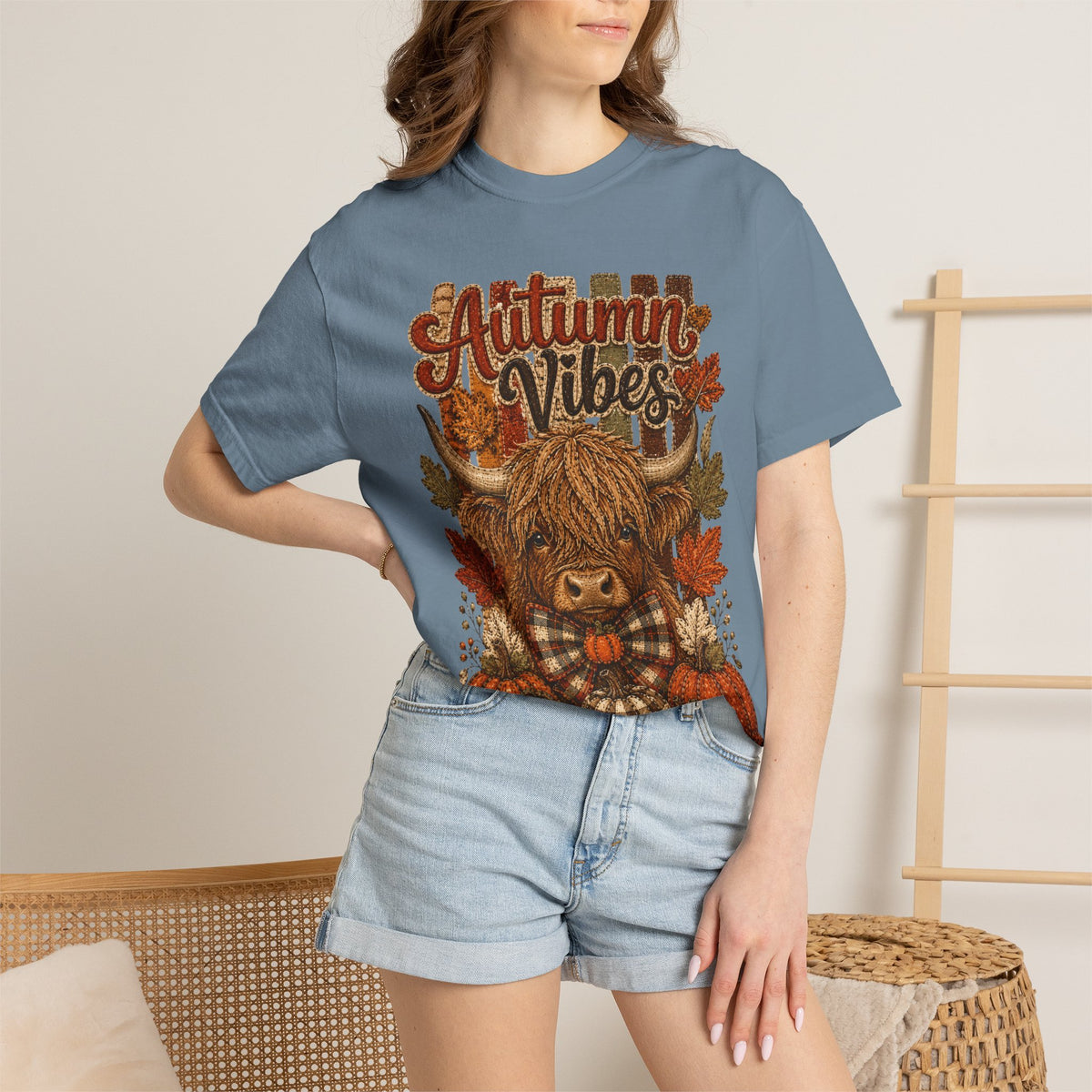 Autumn Vibes Highland Cow T-Shirt — Cute Fall Pumpkin Plaid Tee