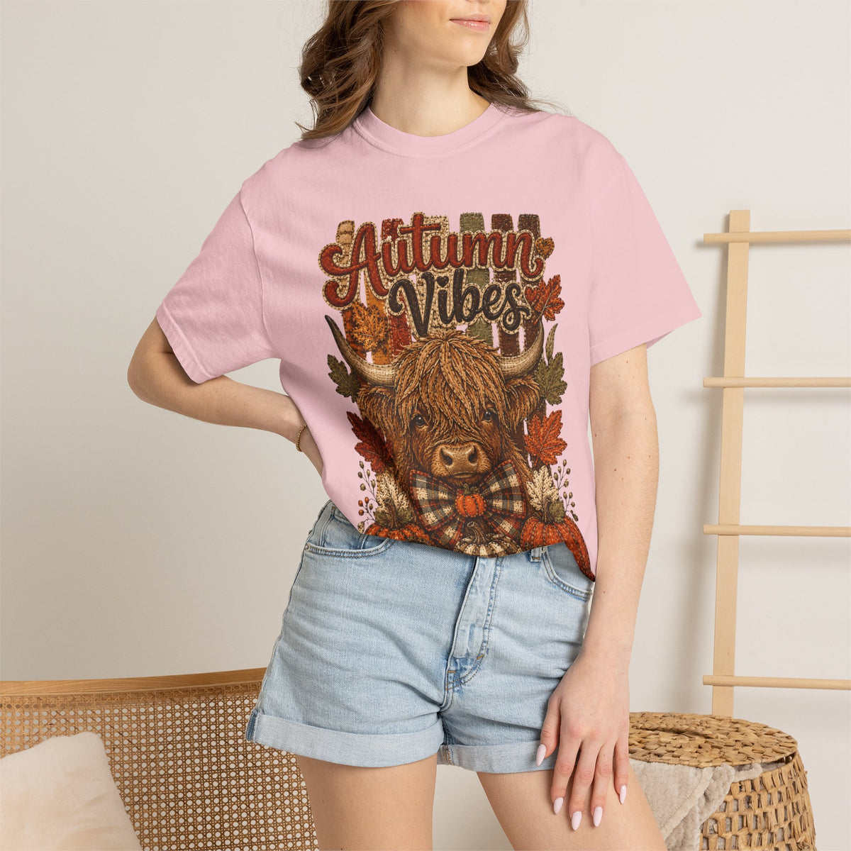 Autumn Vibes Highland Cow T-Shirt — Cute Fall Pumpkin Plaid Tee